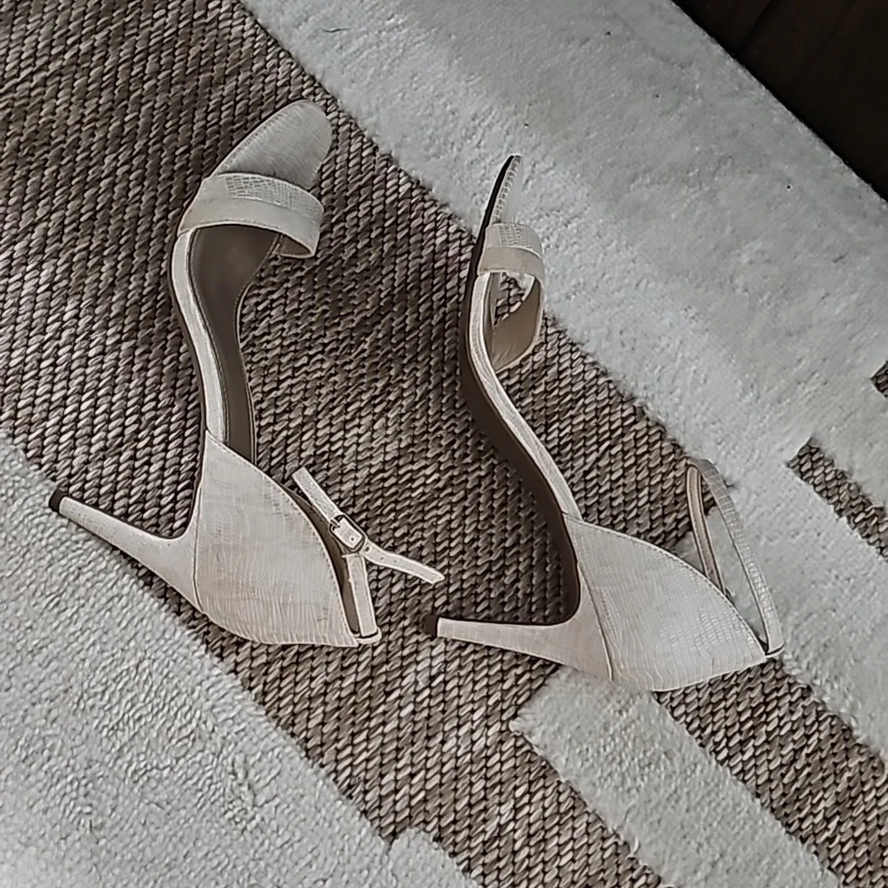 Heels - Picture 5 of 5